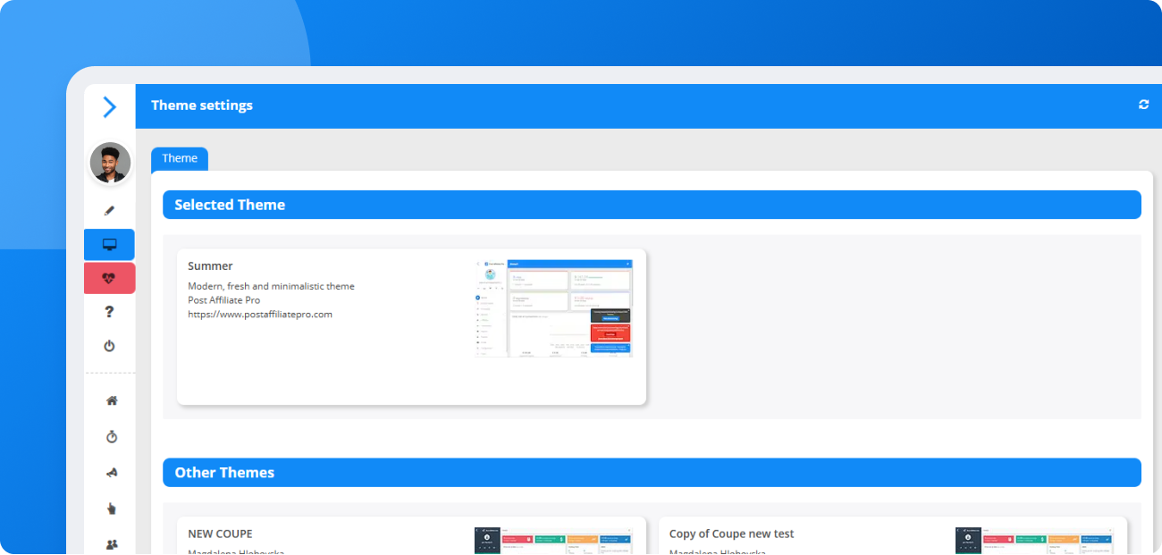 A Post Affiliate Pro nyári témájának előnézete kereskedői és affiliate paneleken, modern kék elrendezéssel és frissített UI elemekkel
