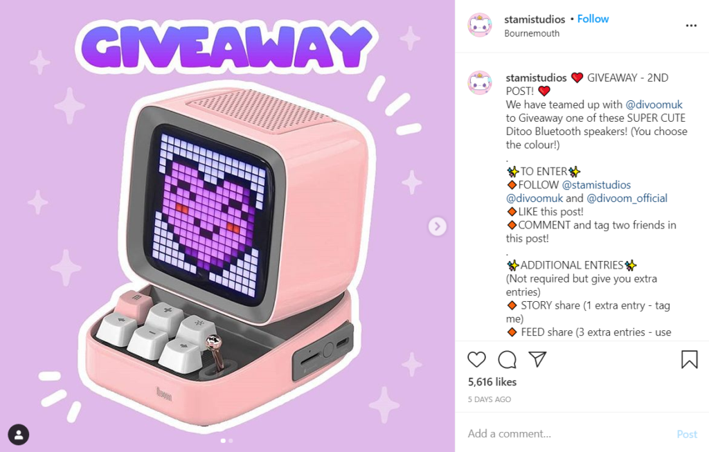 Számítógép – szív szimbólummal a nyeremény jeleként